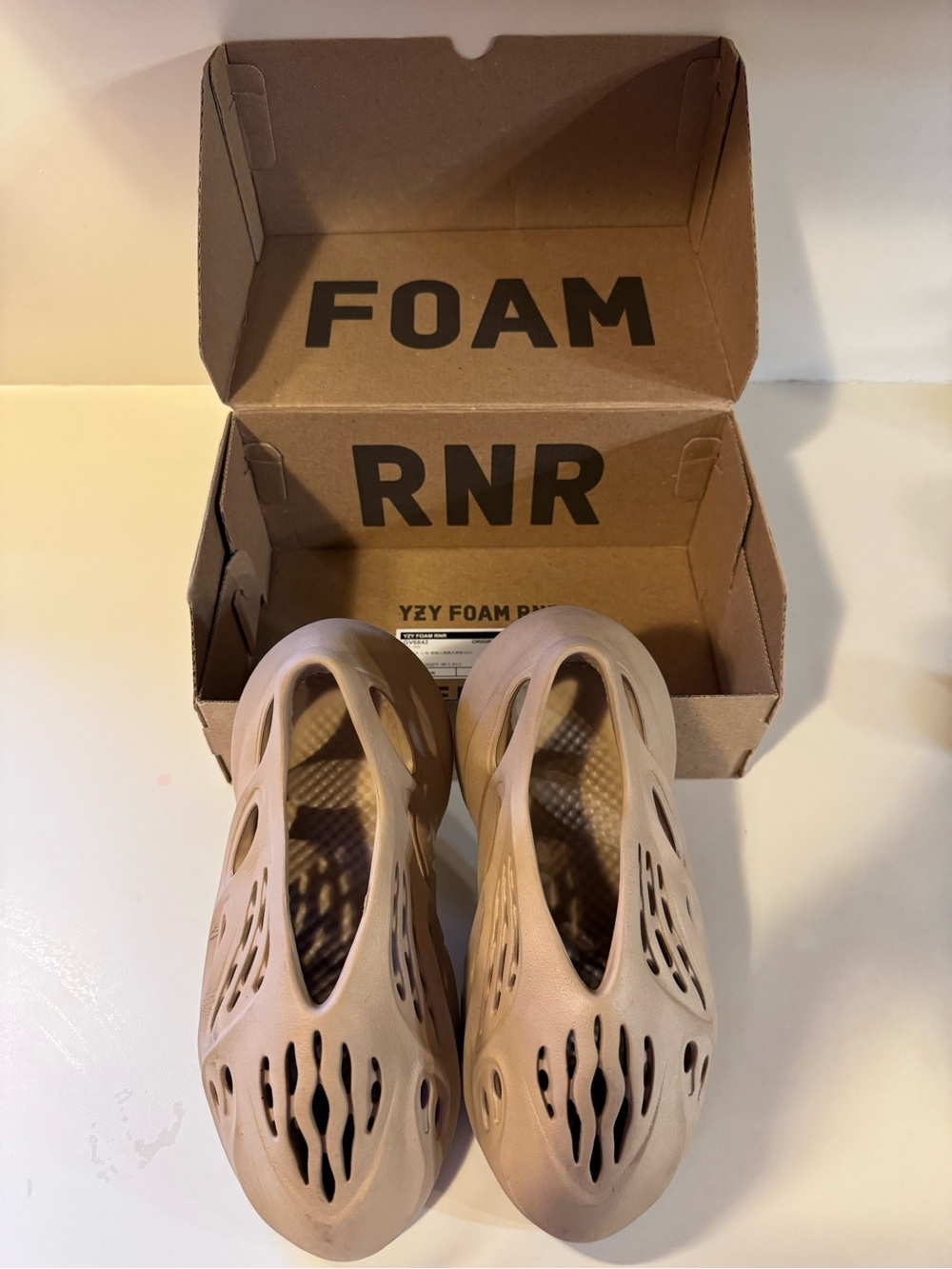 Yeezy Foam RNR Youth - Sand/Taupe